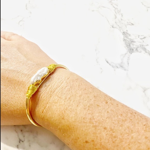 Biwa Pearl 24 K Gold Plated Bangle - Picture 7 of 10